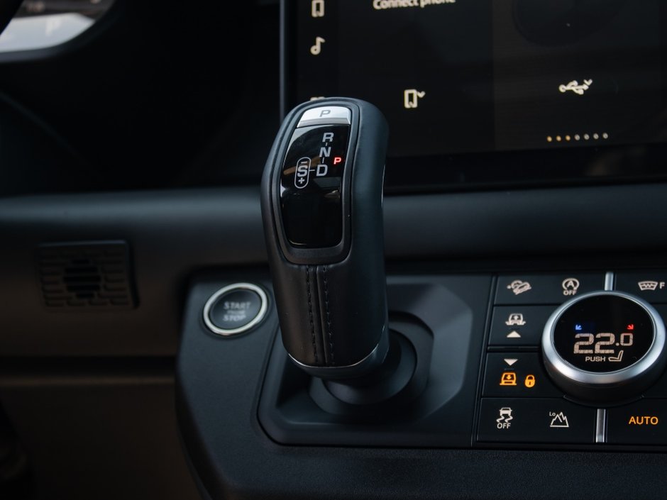 2025 Land Rover Defender X-Dynamic SE-22