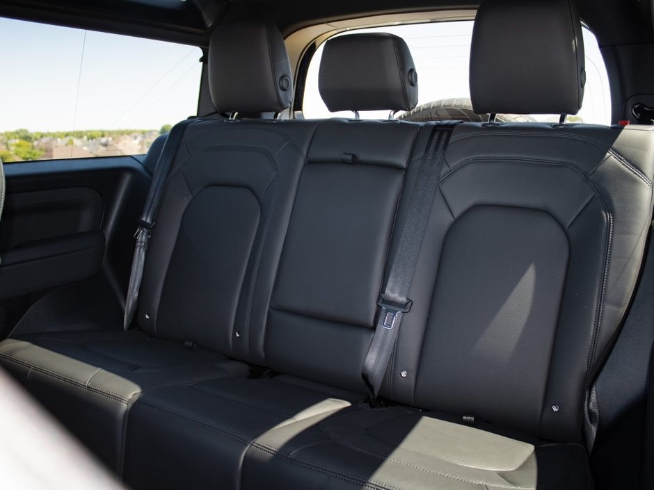 2025 Land Rover Defender X-Dynamic SE-19