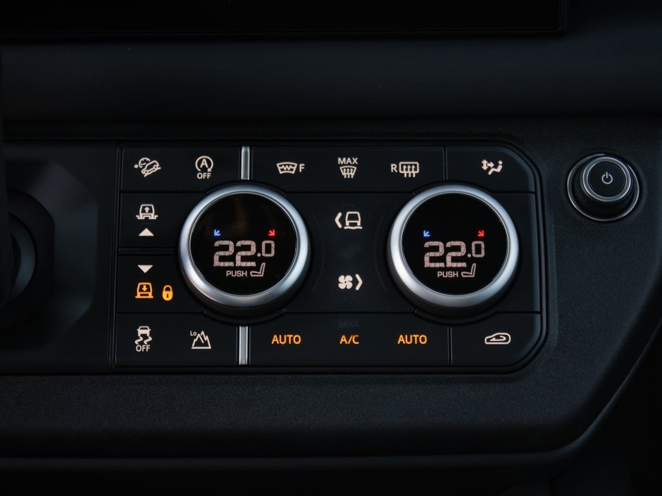2025 Land Rover Defender X-Dynamic SE-21