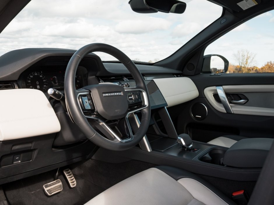 2024 Land Rover Discovery Sport Dynamic SE-26