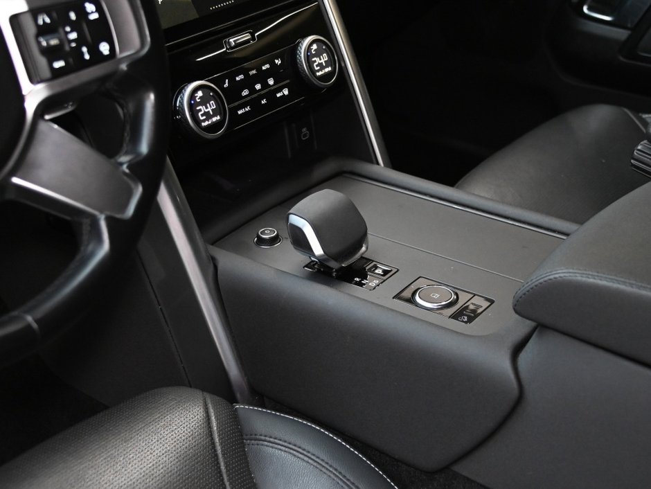 2023 Land Rover Discovery S-18