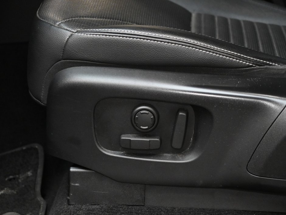 2023 Land Rover Discovery S-11