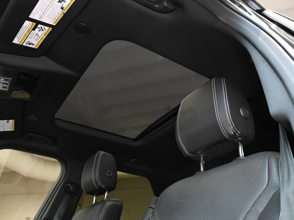 2023 Land Rover Discovery S-25