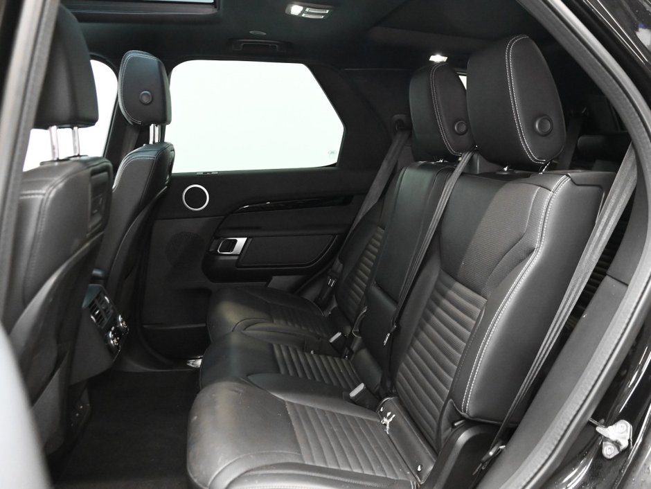 2023 Land Rover Discovery S-3