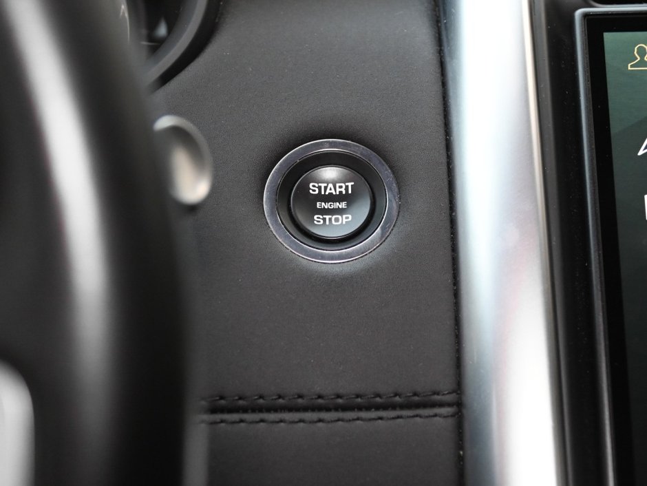 2023 Land Rover Discovery S-19