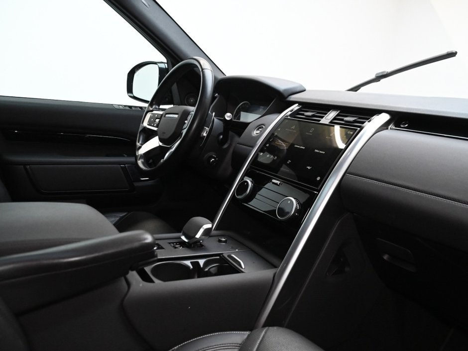 2023 Land Rover Discovery S-27