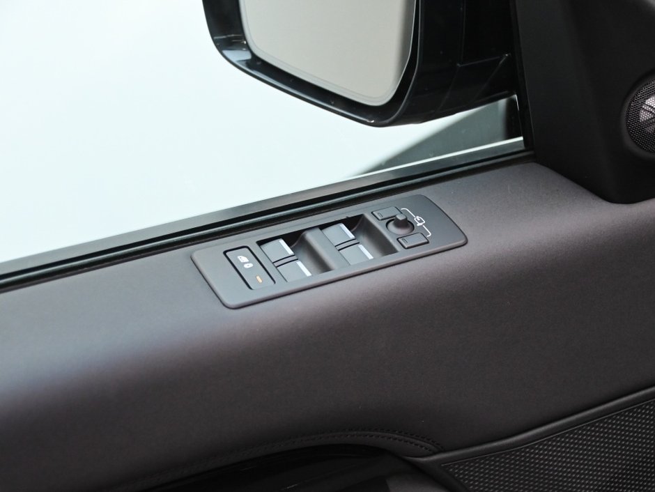 2023 Land Rover Discovery S-10