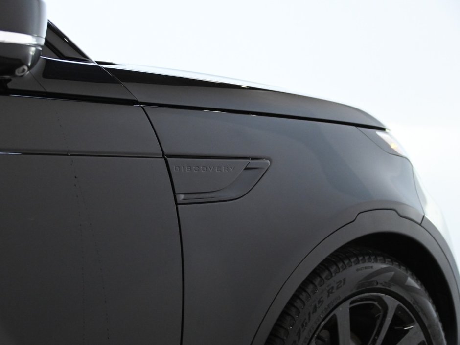 2023 Land Rover Discovery S-28