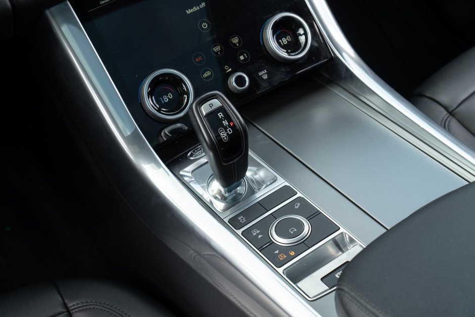 2020 Land Rover Range Rover Sport SE-11
