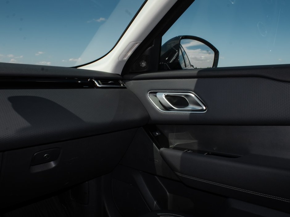 2023 Land Rover Range Rover Velar S-27