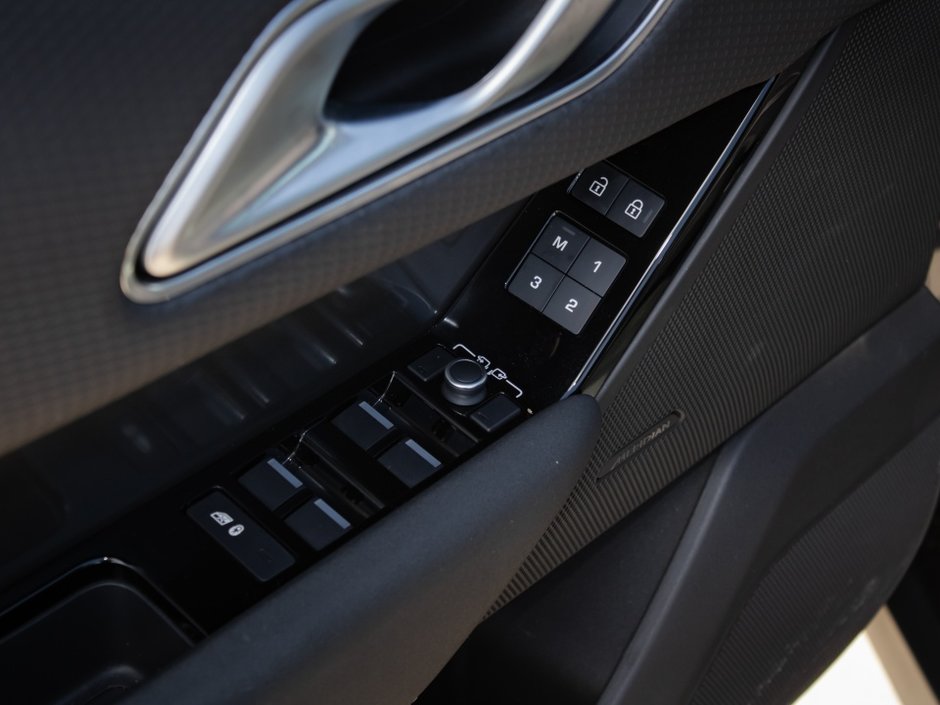 2023 Land Rover Range Rover Velar S-9