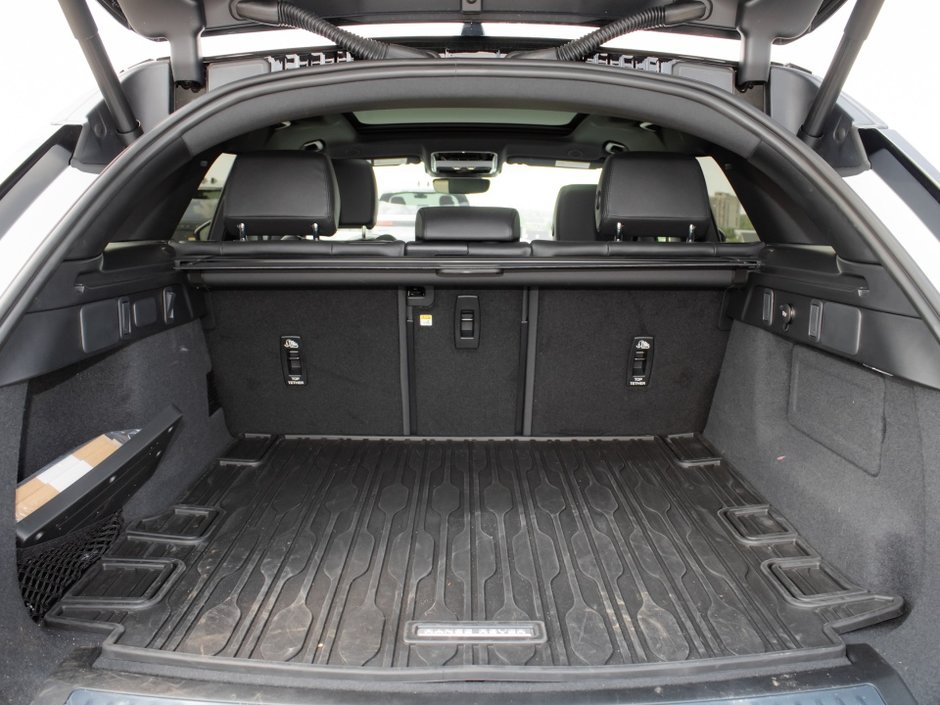 Land Rover Range Rover Velar Dynamic SE 2024-35
