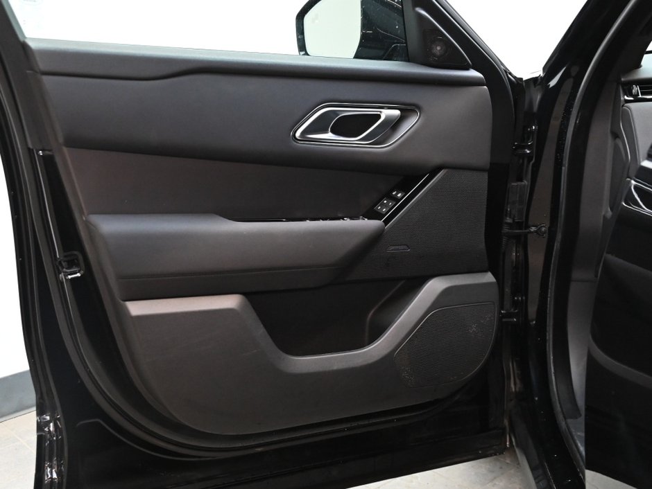 2025 Land Rover Range Rover Velar Dynamic SE-9