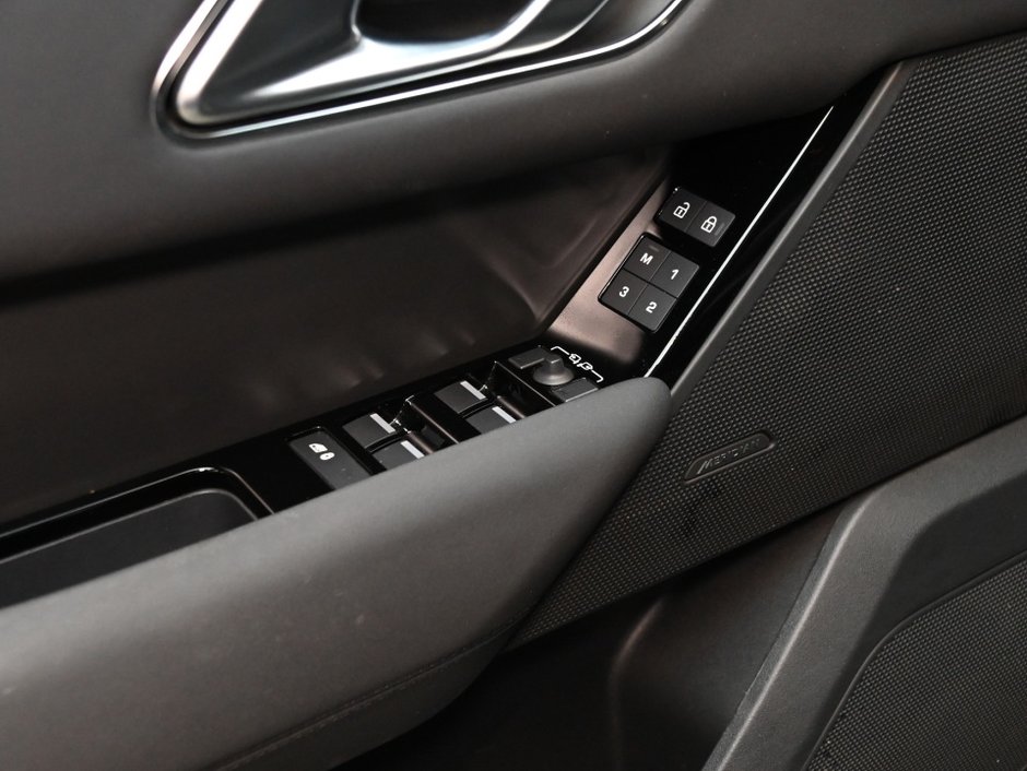 2025 Land Rover Range Rover Velar Dynamic SE-11