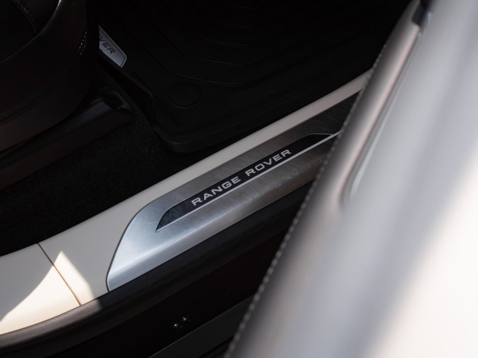 2022 Land Rover Range Rover SE-27