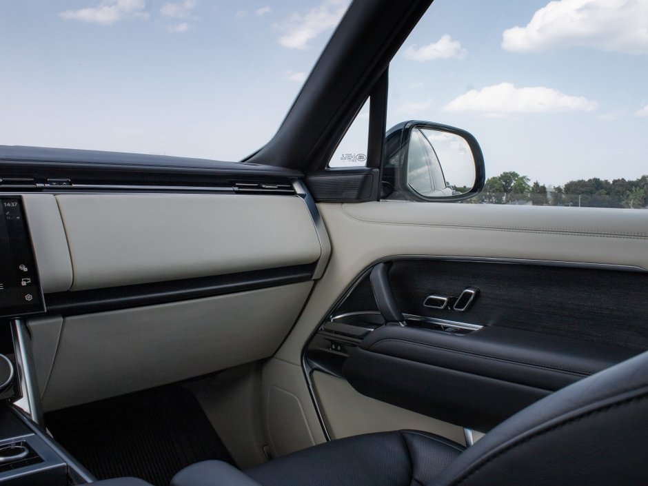 2022 Land Rover Range Rover SE-23