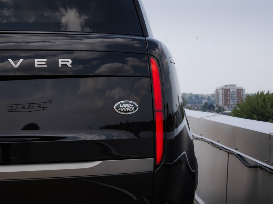 2022 Land Rover Range Rover SE-32