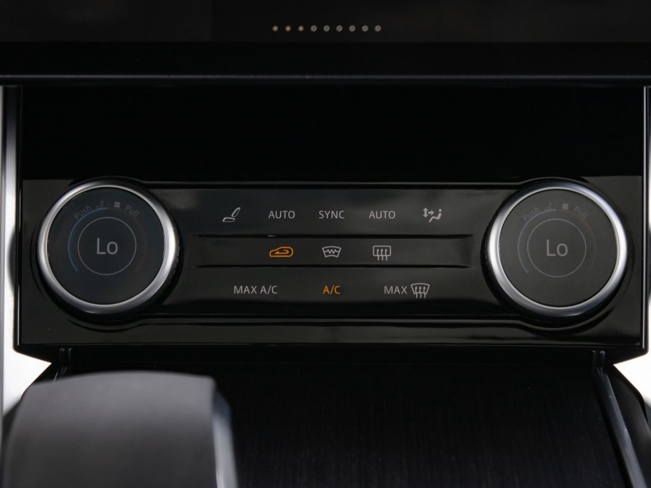 2022 Land Rover Range Rover SE-17