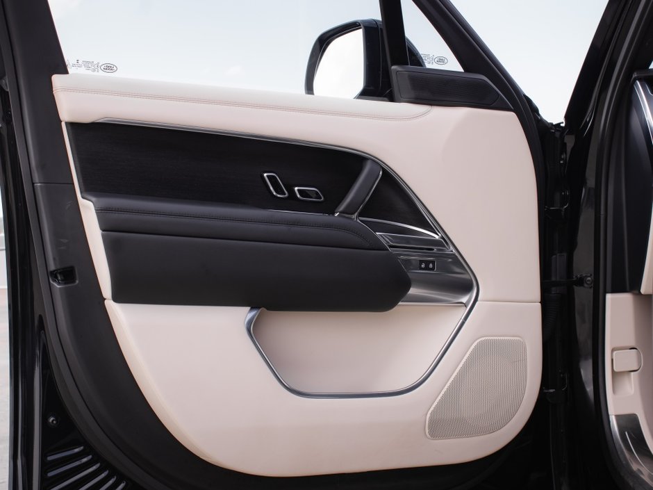 2022 Land Rover Range Rover SE-8