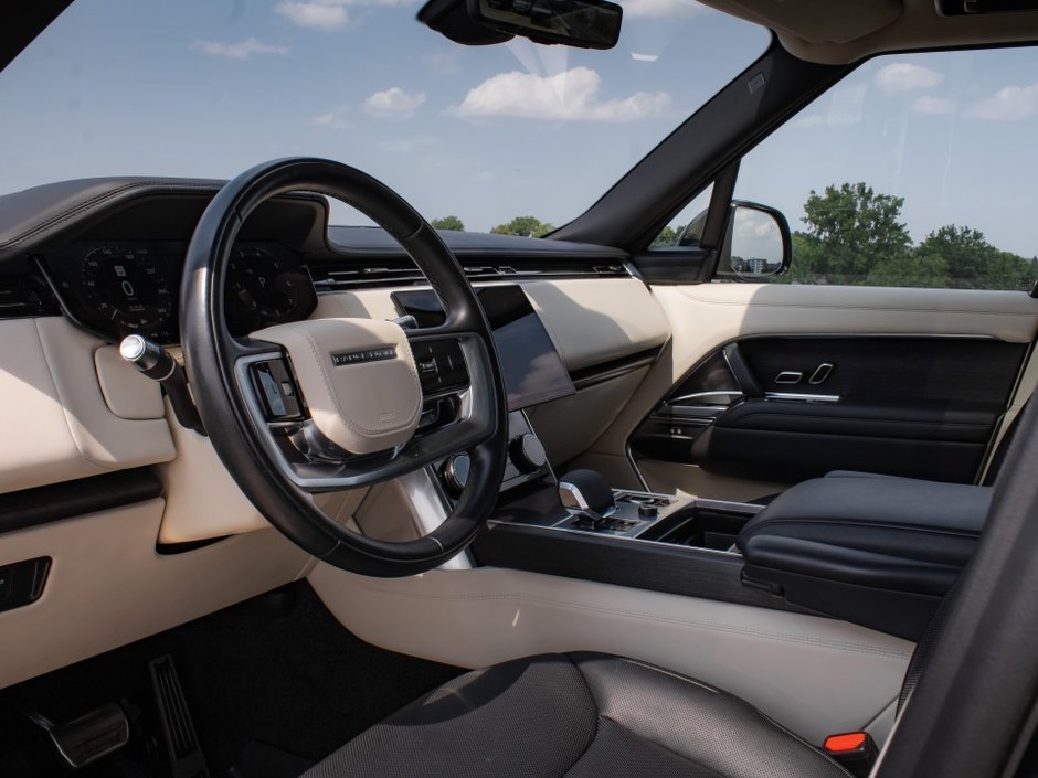 2022 Land Rover Range Rover SE-2