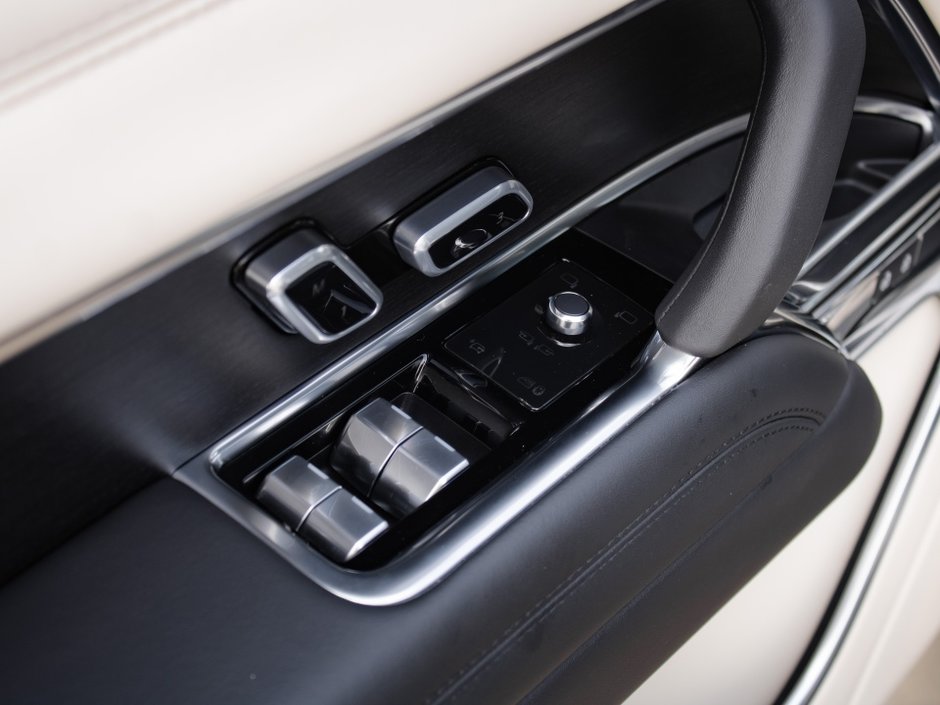 2022 Land Rover Range Rover SE-9