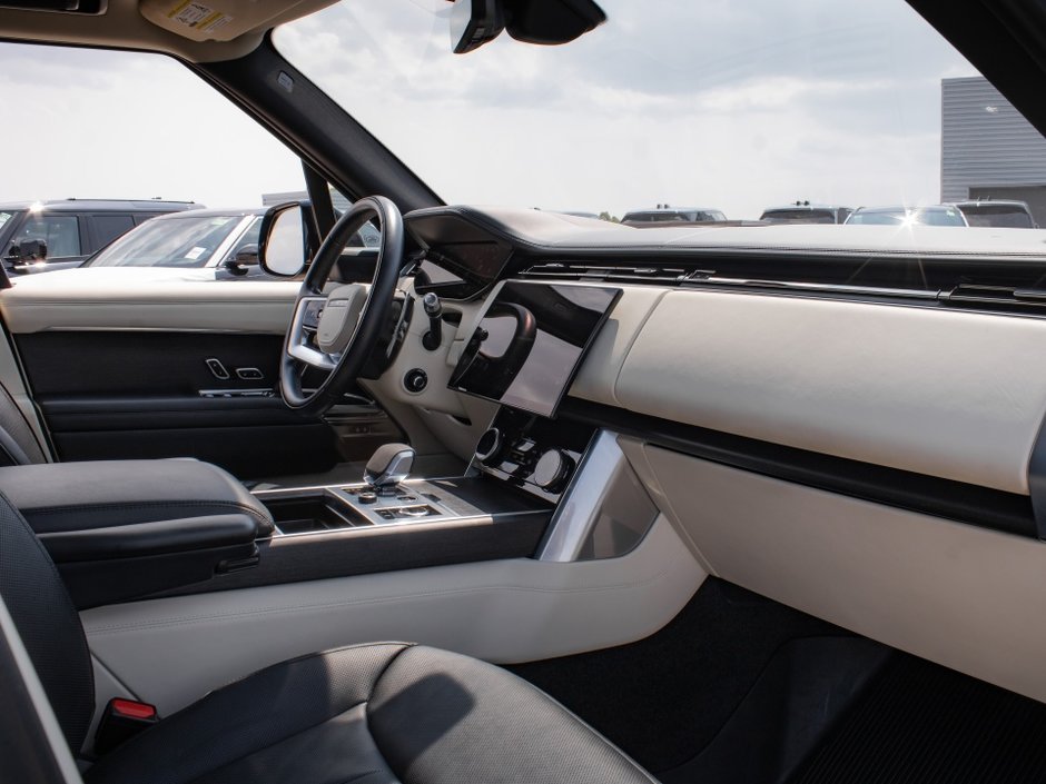 2022 Land Rover Range Rover SE-26