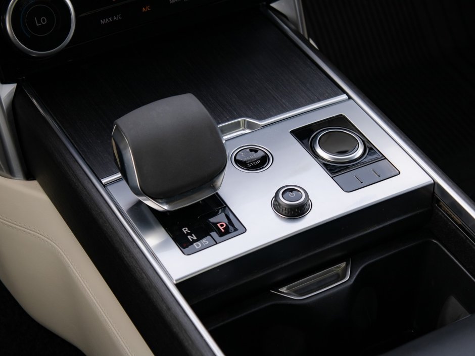 2022 Land Rover Range Rover SE-16