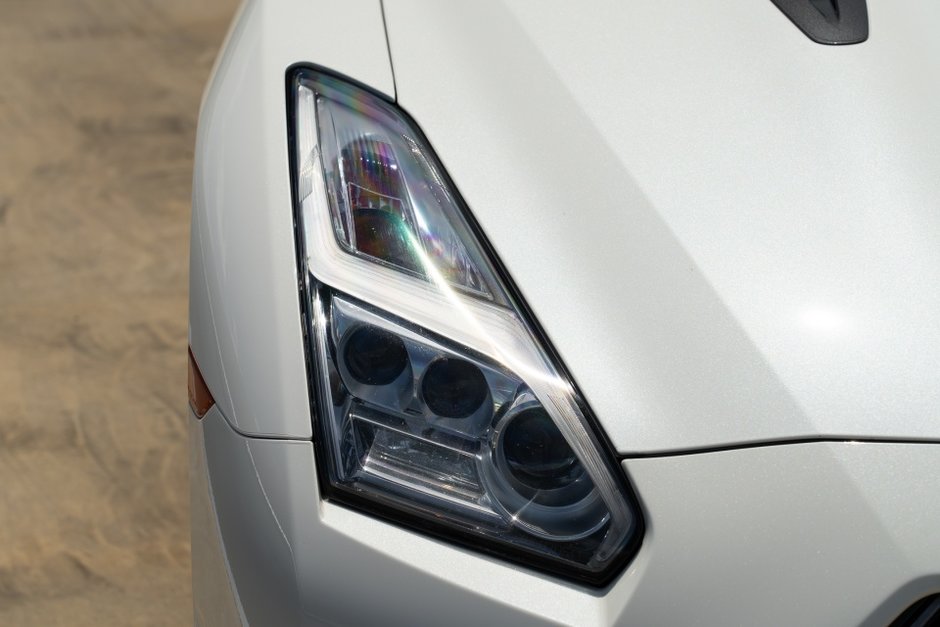 2016 Nissan GT-R Black Edition-12
