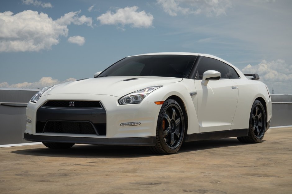 2016 Nissan GT-R Black Edition-0