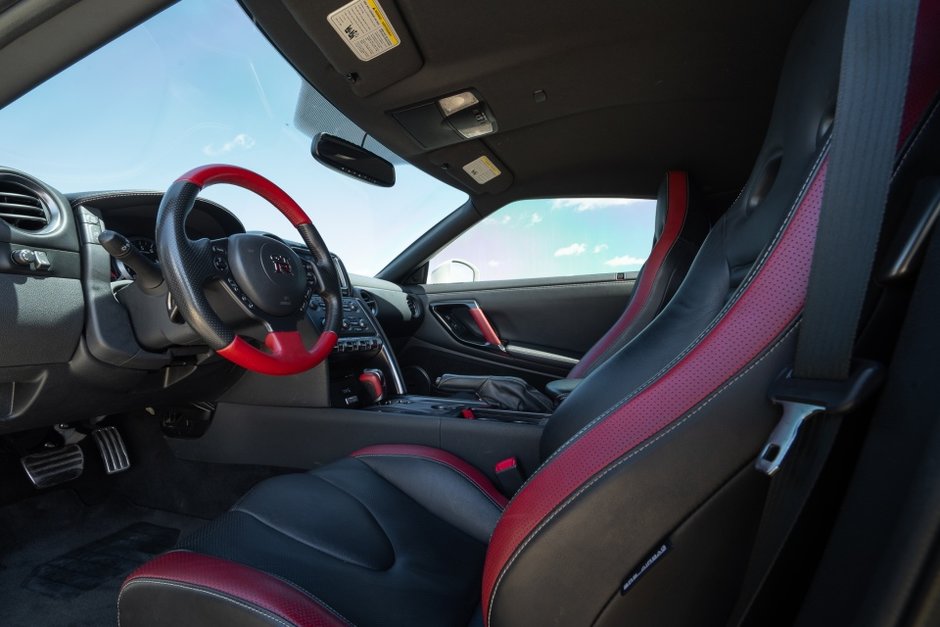 2016 Nissan GT-R Black Edition-2