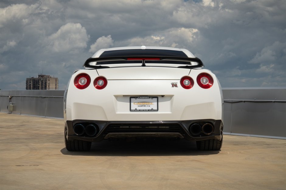 2016 Nissan GT-R Black Edition-6
