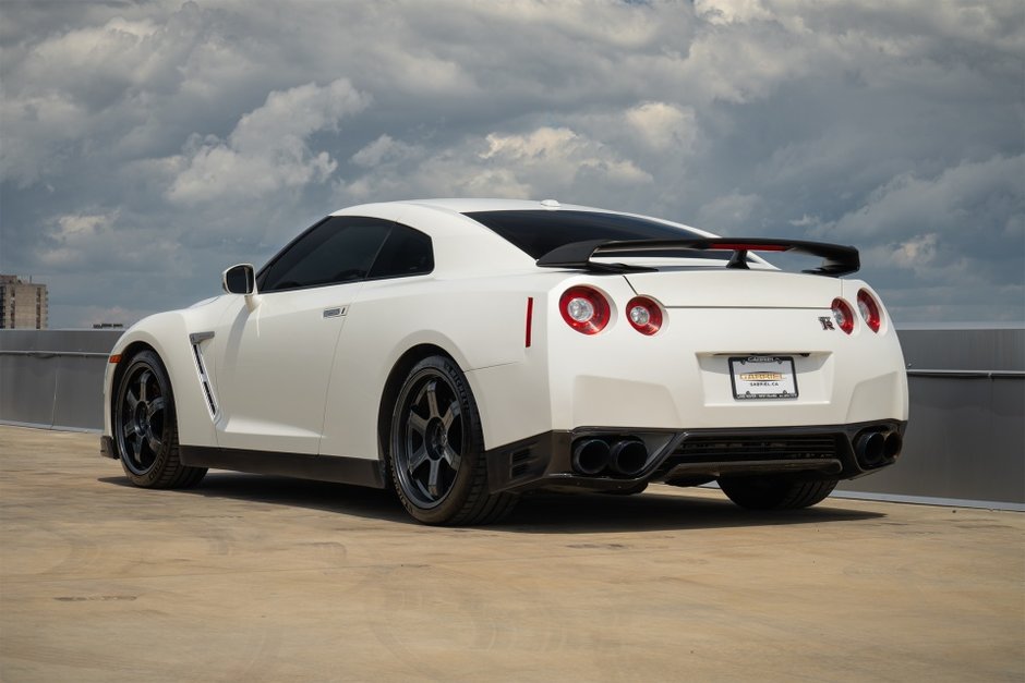 2016 Nissan GT-R Black Edition-1