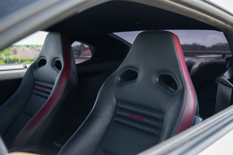 2016 Nissan GT-R Black Edition-10