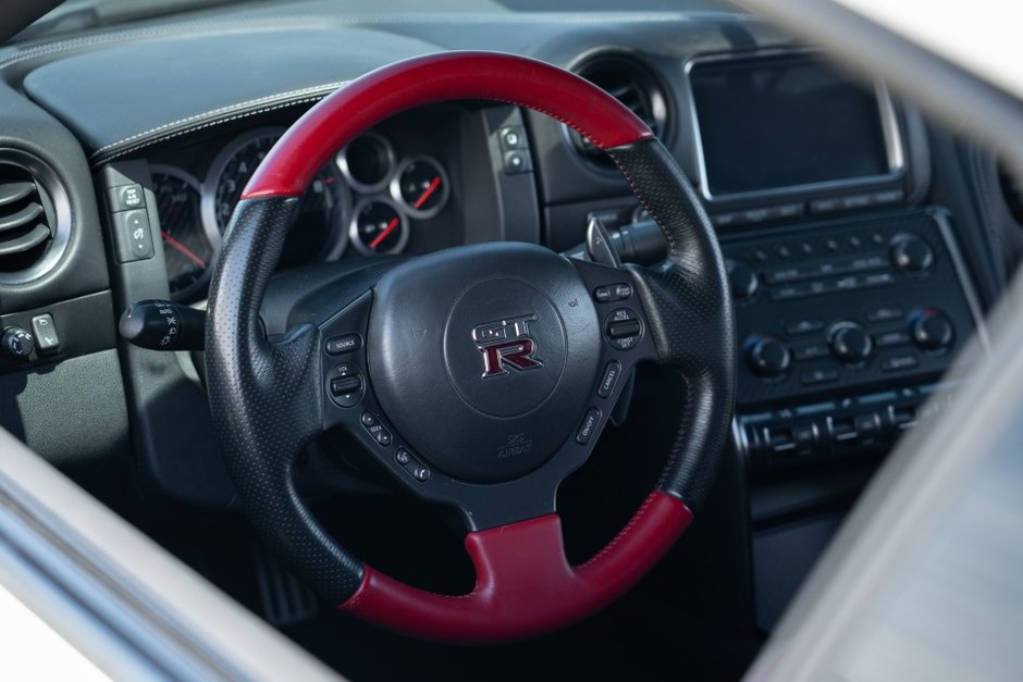 2016 Nissan GT-R Black Edition-9