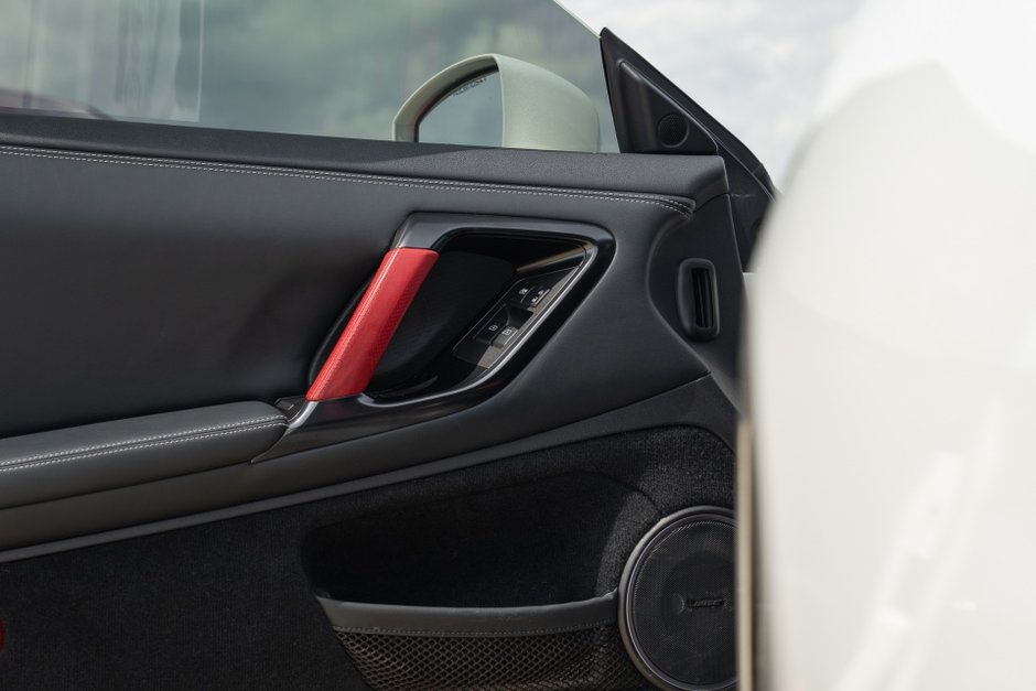 2016 Nissan GT-R Black Edition-19