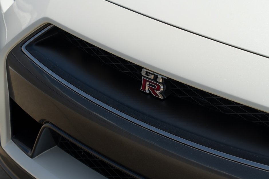 2016 Nissan GT-R Black Edition-13