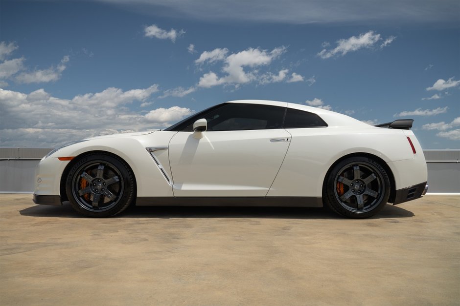 2016 Nissan GT-R Black Edition-5