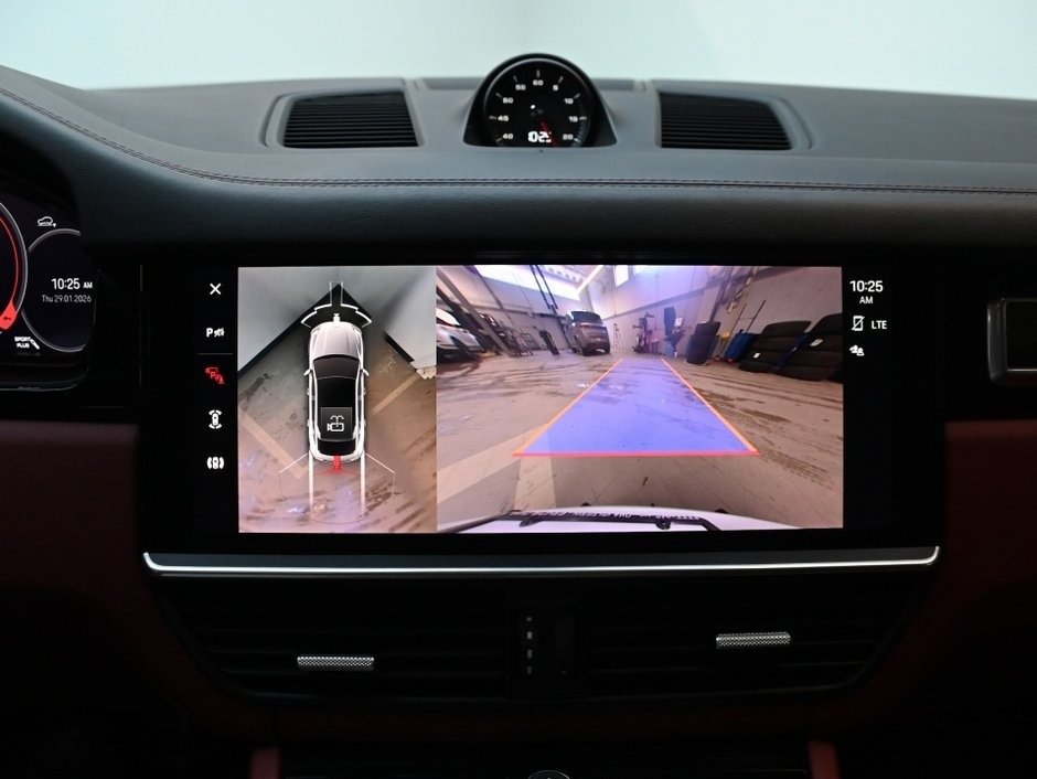 2023 Porsche Cayenne GTS-18