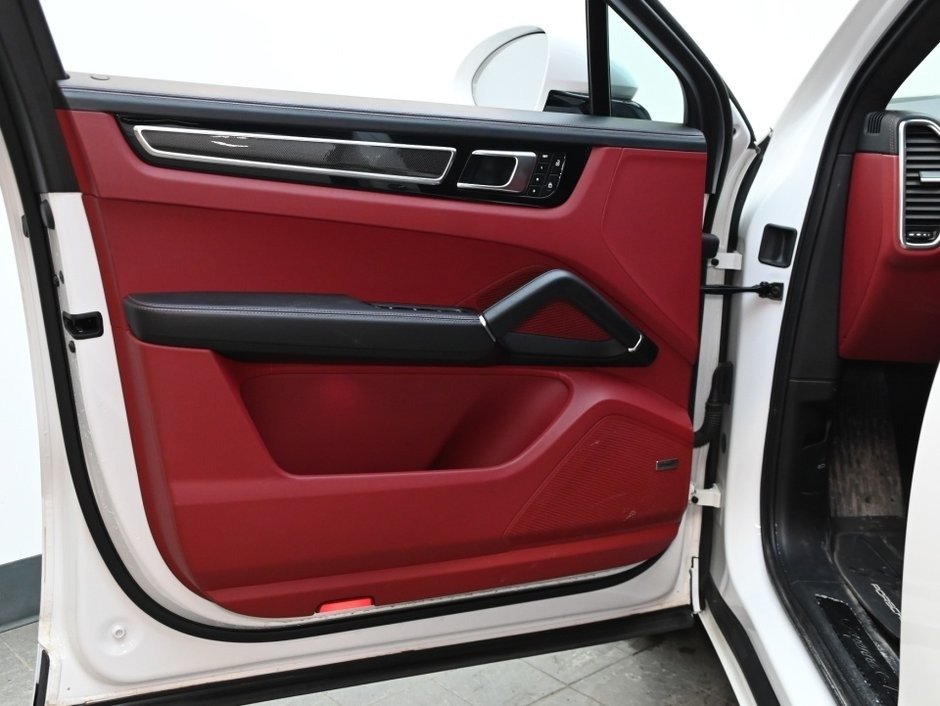 2023 Porsche Cayenne GTS-8