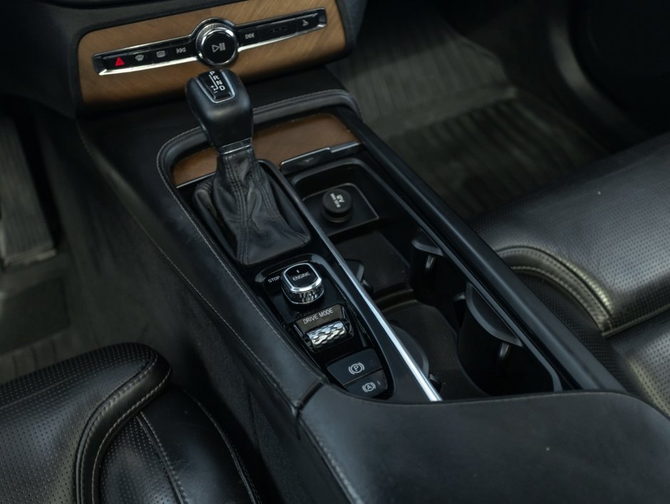 2016 Volvo XC90 T6 Inscription-14