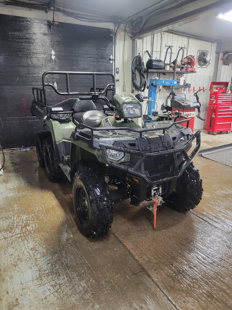 Polaris BIG BOSS 570 6X6 Équipé pour travailler dur! 2024