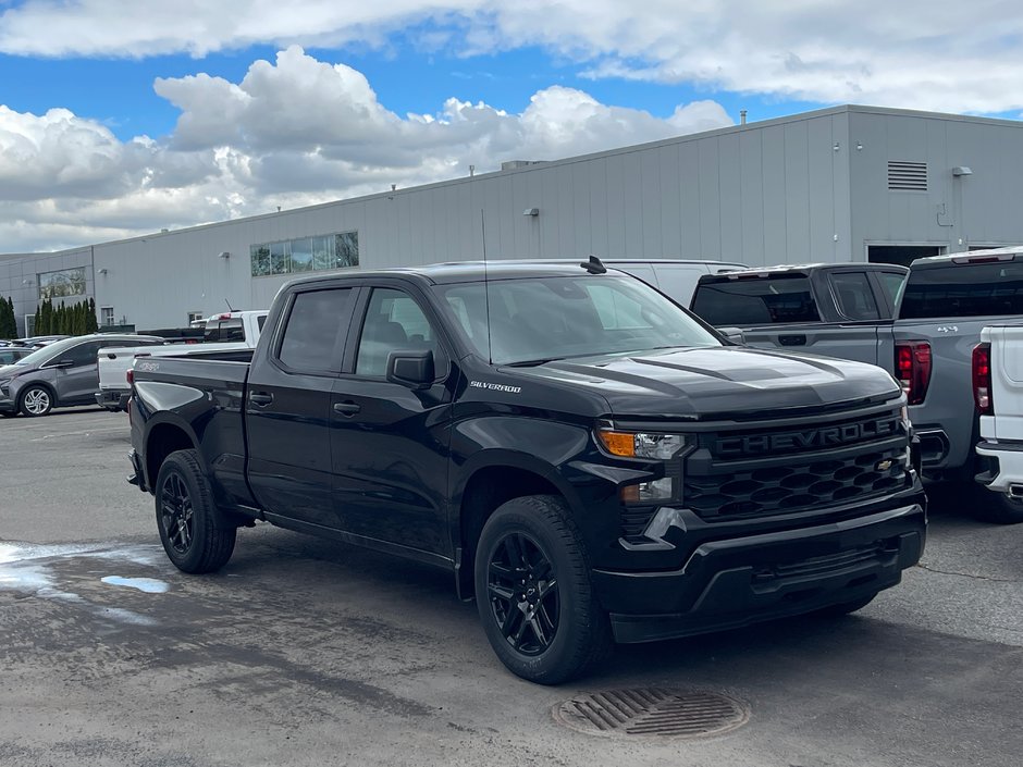 2024 Chevrolet Silverado 1500 in Montreal, Quebec - w940px