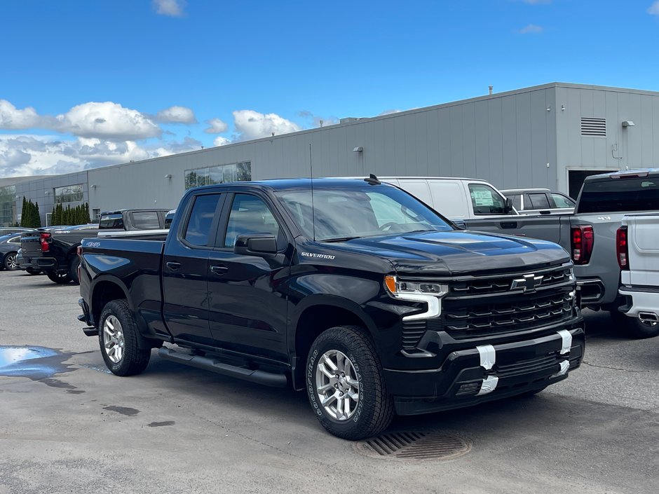 Chevrolet Silverado 1500  2024 à Montréal, Québec - w940px