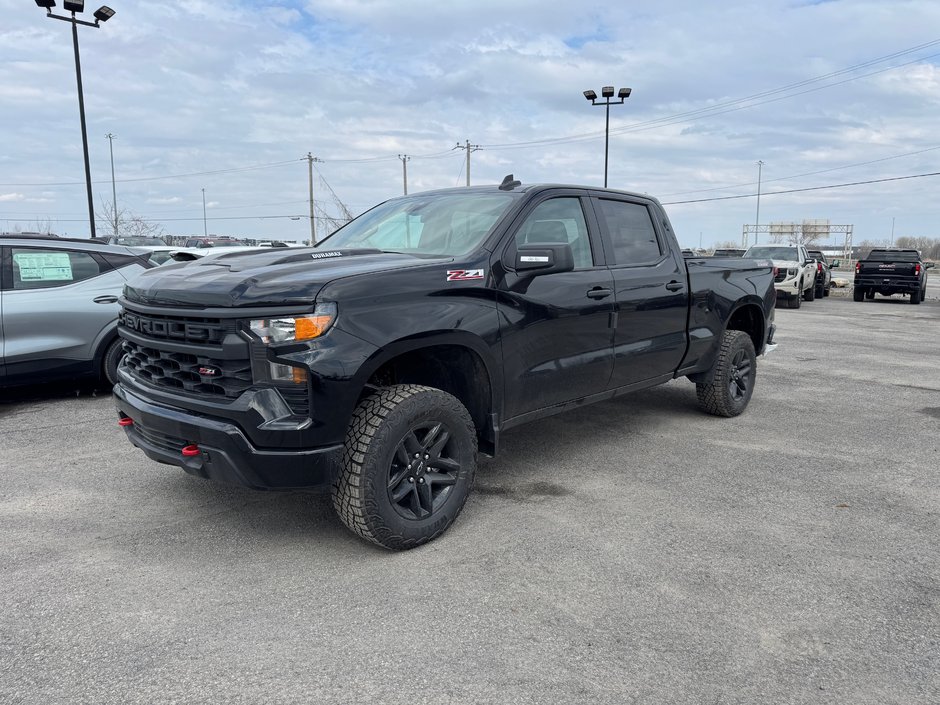 Chevrolet K1500 SILVERADO CREW CAB CUSTOM TRAIL BOSS STD/BOX (2CX) CUSTOM 2026 à Terrebonne, Québec - w940px