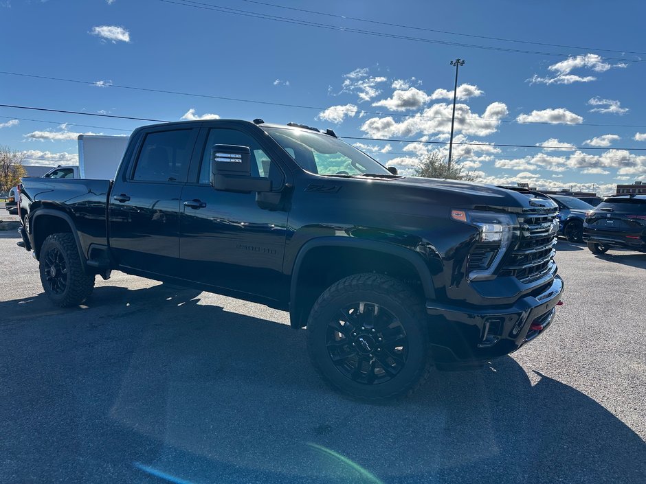 2025 Chevrolet SILVERADO 2500 HD LT in Terrebonne, Quebec - w940px