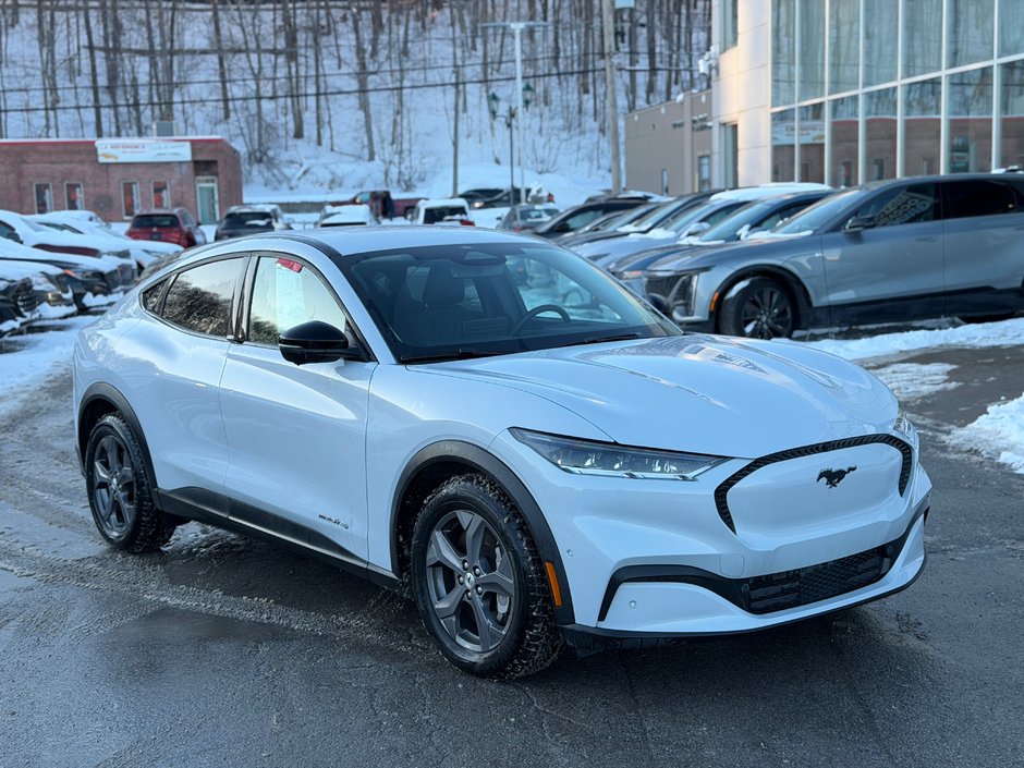 Ford Mustang Mach-E Select AWD Cuir Navigation 2023 à Terrebonne, Québec - w940px