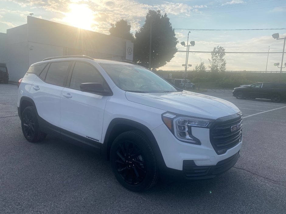 2024 GMC Terrain SLE in Terrebonne, Quebec - w940px