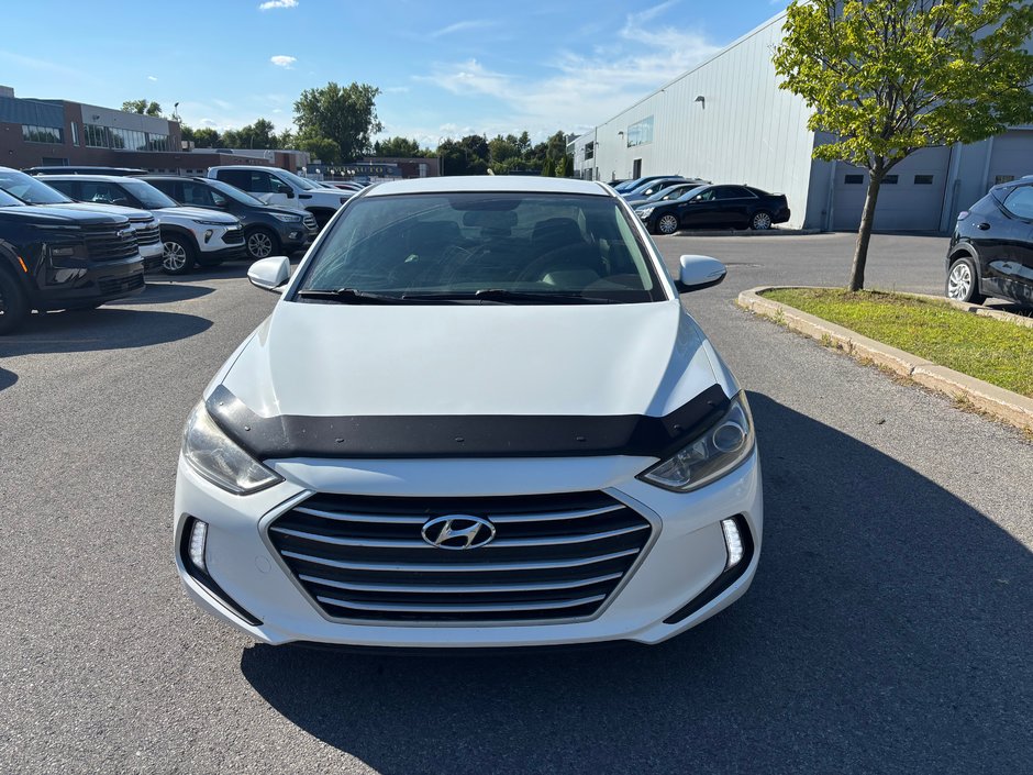 Hyundai Elantra  2018 à Montréal, Québec - w940px