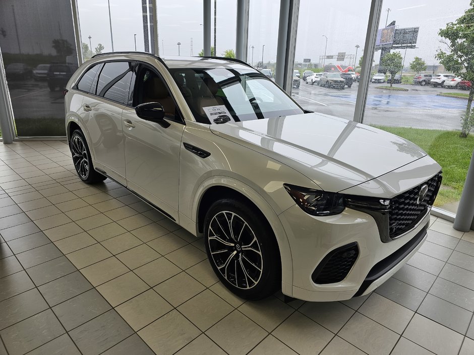 2025 Mazda CX-70 Hybrid Signature in Boucherville, Quebec - w940px