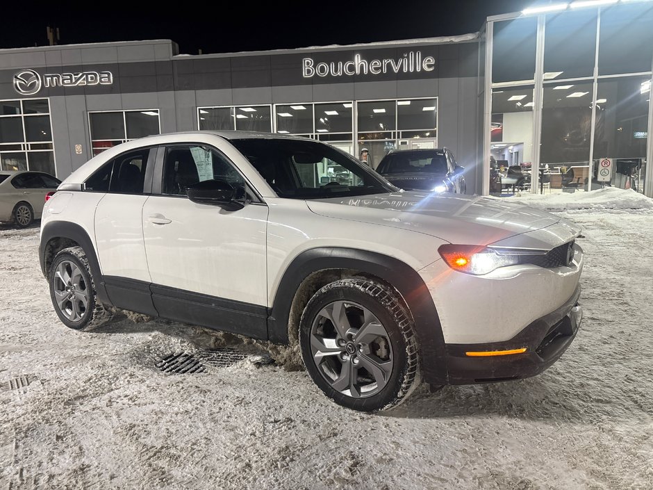 2022 Mazda MX-30 EV GS GARANTIE COMPLÈTE AOUT 2026 in Boucherville, Quebec - w940px